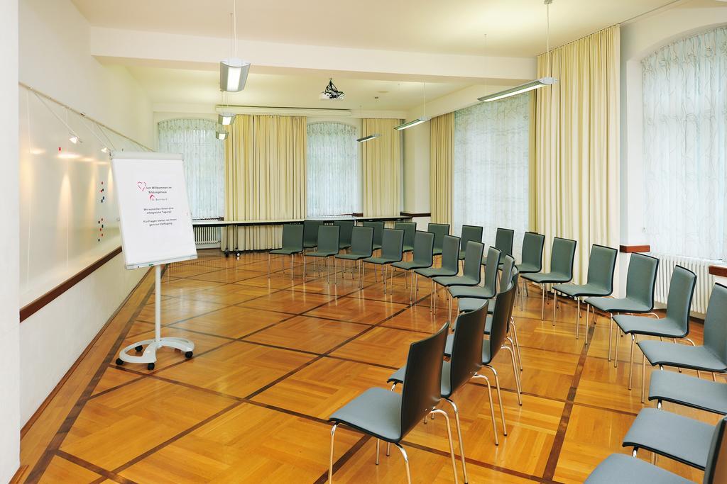Bildungshaus St. Bernhard - Wohnen Und Tagen Hotel Ращат Екстериор снимка