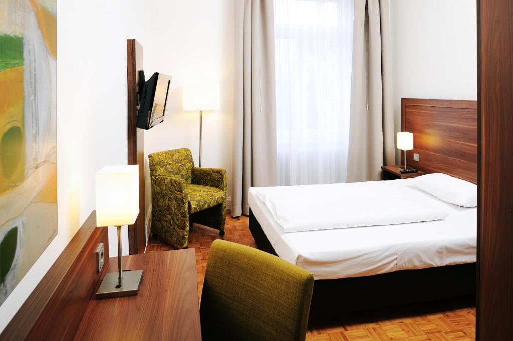 Bildungshaus St. Bernhard - Wohnen Und Tagen Hotel Ращат Екстериор снимка