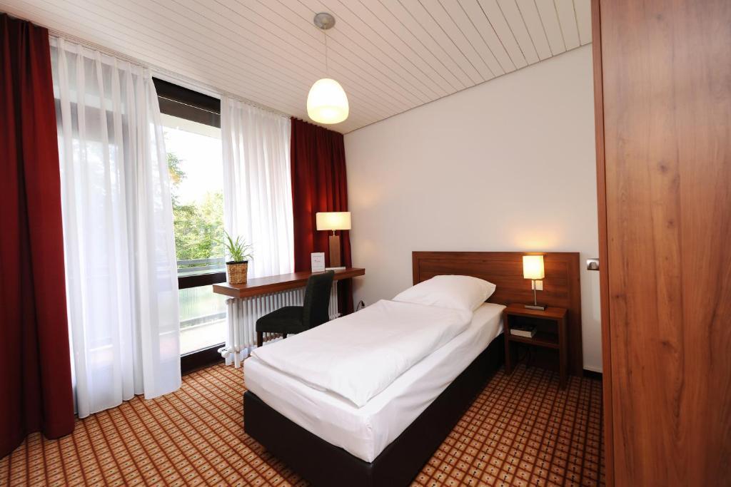 Bildungshaus St. Bernhard - Wohnen Und Tagen Hotel Ращат Стая снимка